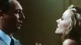 Graži šviesiaplaukė mylisi su partneriu