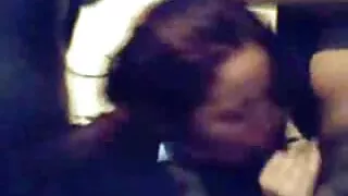 Rusijos Brunetė malonu vyras, suteikiant jam čiulpia ne su sumanūs burną