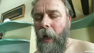 Vaikinas privertė jo sesuo Čiulpia Ir fuck, o šėrimo cum