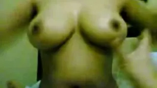Jauna Brunetė doggy style Sušikti su juoda vyras patenkintas savo vaikinu