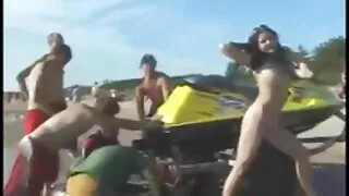 Kvaila blondinė atnešė pinigų ir davė vyras