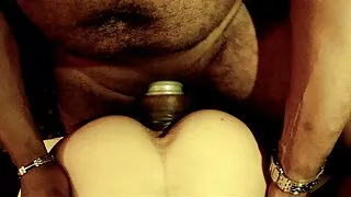 Rusijos apskretėlė bando Turtingas tėtis mainais už seksą
