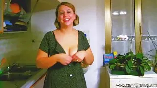 Liesas lesbietės glamonėti viena kitos clit ir kumščiu vieni kitus