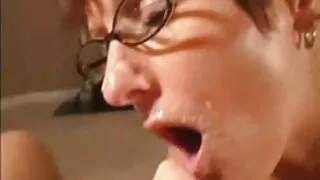 Vyras užpildyti Šviesūs burną su cum po hardcore Lytis