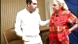 Brandaus amžiaus moteris ir jauna mergina pasimylėti
