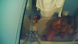 Neįtikėtinai gražus seksas, kai jauna moteris sucks ir fucks analinis