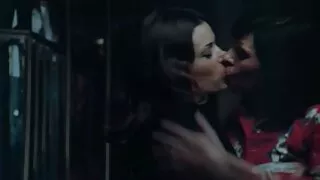 Mergina fucks su savo dvi draugės