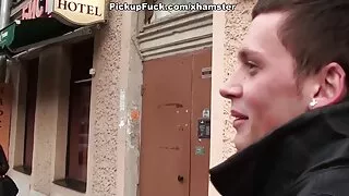 Vyras pakliuvom jauna moteris su tight ass ir davė jai cumshot savo burną