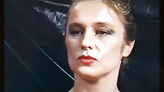 Sprogstamųjų šviesiaplaukė sekso scena su nauju vaikinu