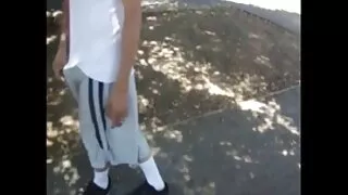 Jaunas vaikinas laimingai fucks skinn russa