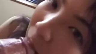 Graži Brunetė mylisi su du vaikinai