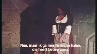 Rusijos Milf pakvietė tris vaikinus į virtuvę ir jie paėmė ją ir Pakliuvom Jos Pūlingas Ir Asilas